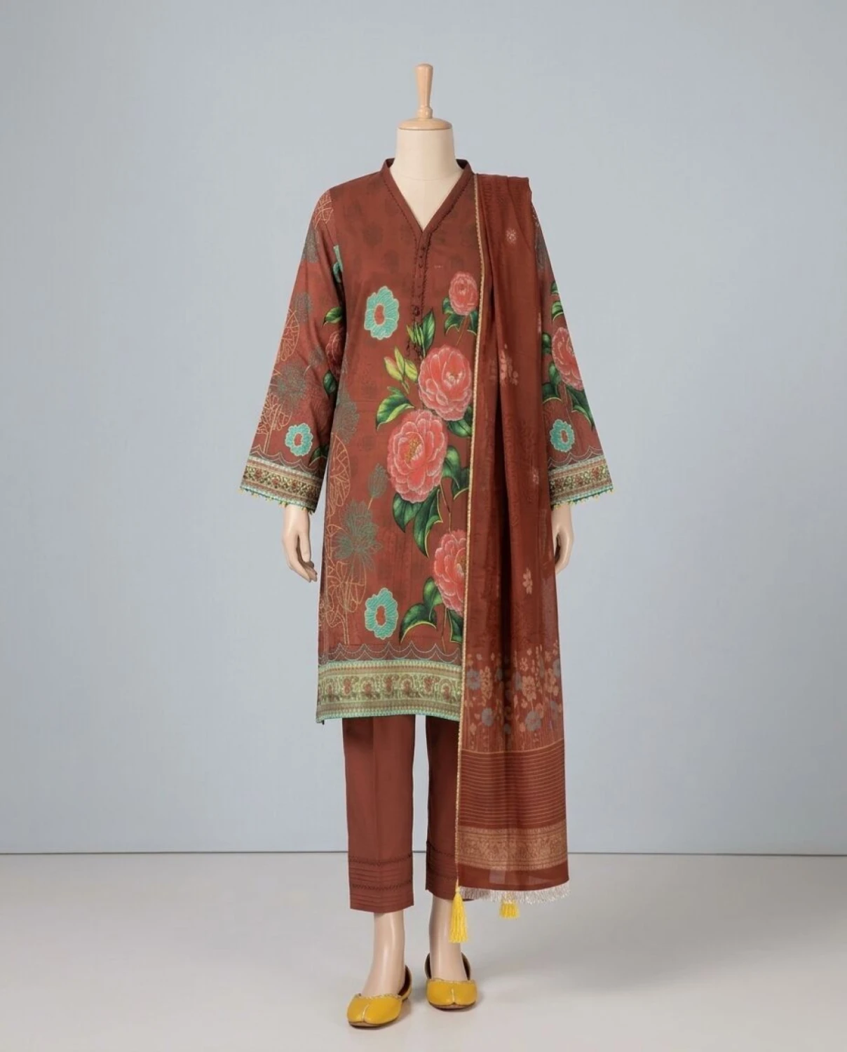 Camellia Garden – 3 Piece Unstitched Printed Khaddar Suit | Winter Collection — Women — photo 1
