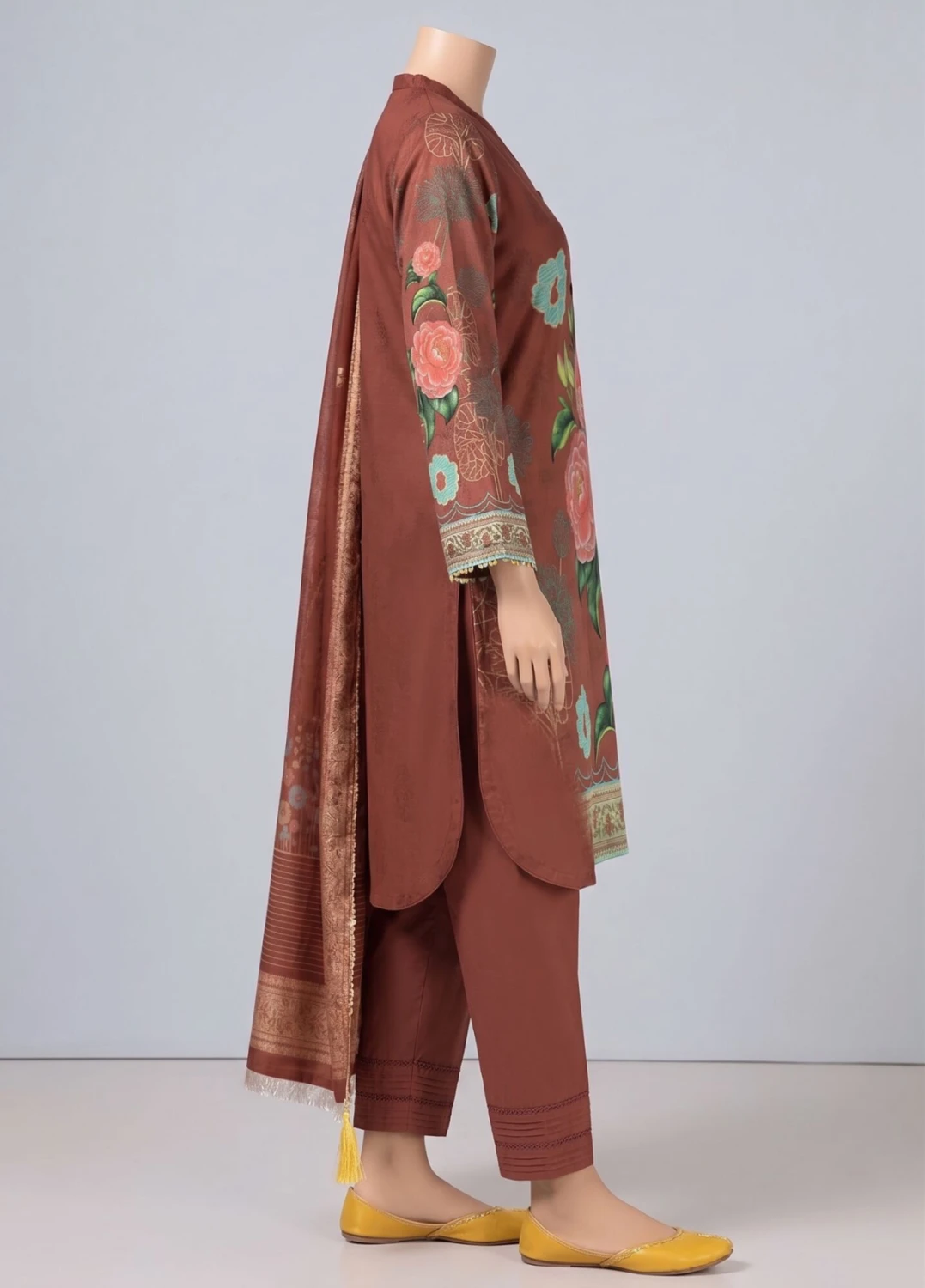 Camellia Garden – 3 Piece Unstitched Printed Khaddar Suit | Winter Collection — Women — photo 2