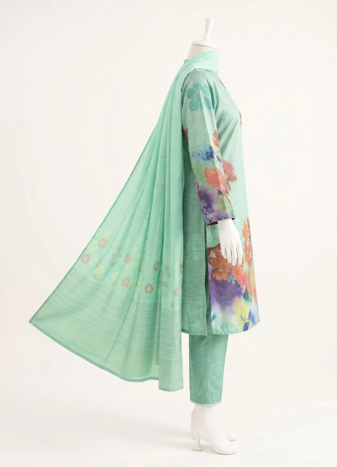Blossom Brush – 3 Piece Unstitched Printed Khaddar Suit | Winter Collection — Women — photo 2
