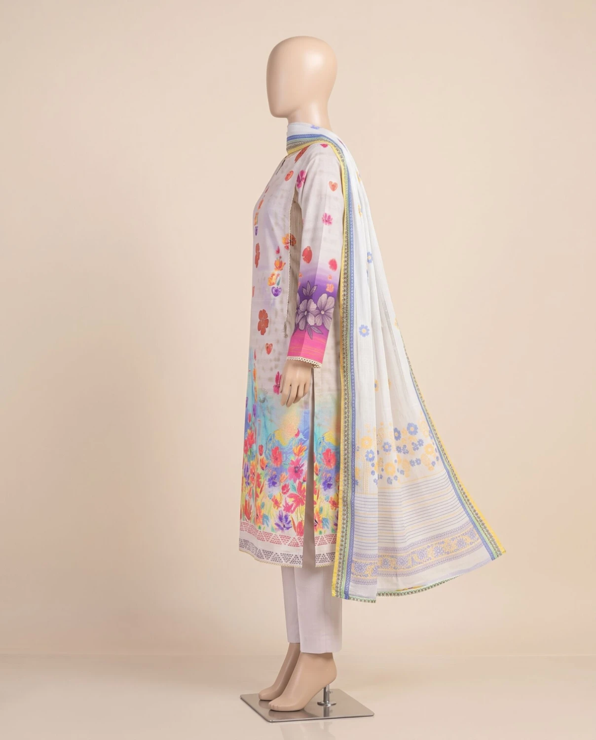 Meadow Bloom – 3 Piece Unstitched Printed Khaddar Suit | Winter Collection — Women — photo 2
